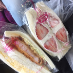 サンドイッチハウス メルヘン - 玉子、エビカツサンドと、あまおうイチゴの生クリームサンド（＾∇＾）