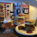 ダコタ ラスティック テーブル - ベーコンチーズバーガー￥１２５０