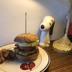 ダコタ ラスティック テーブル - ベーコンチーズバーガー￥１２５０