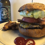 ダコタ ラスティック テーブル - ベーコンチーズバーガー￥１２５０