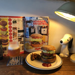 ダコタ ラスティック テーブル - ベーコンチーズバーガー￥１２５０