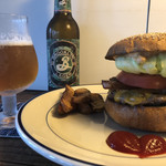 ダコタ ラスティック テーブル - ベーコンチーズバーガー￥１２５０