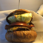 ダコタ ラスティック テーブル - ベーコンチーズバーガー￥１２５０