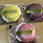 108997737 - 手前から時計回りにマカロン ローズ、マカロン シトロン、マカロン カシス