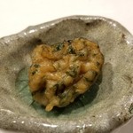 鮨匠 のむら - (01)飛び魚(鹿児島県開聞岳沖産)の薩摩揚げ
      薩摩揚げは出汁にも使われる飛び魚の擂り身100%使用。
      深く濃い味わいで、絶品です♪ヽ(´▽｀)/