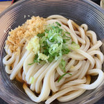 駅前うどん - ブッカケうどん（冷）中サイズ