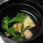 深谷温泉 元湯石屋 - お吸い物の具も、羽子板状のかまぼこや、羽根のような鞠麩などきれい