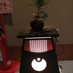 深谷温泉 元湯石屋 - いたるところに花が生けてある