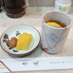 とんかつ赤尾 - お新香&ほうじ茶