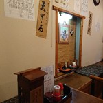 そば処吉田屋 - 以前より殺風景な感じが無くなった？(笑)