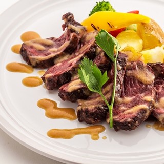 We offer a rich food menu, including our most popular beef skirt Steak.