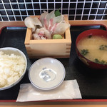 魚と肴 とおるの台所 - 朝〆の江戸前真鯛定食（1000円）