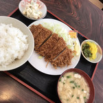 潮田 - ロースカツ定食(並)＆マカロニ美味♡