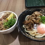 Hanamaru Udon - 塩豚温玉ぶっかけ（温）と塩豚丼のセット