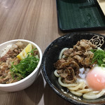 Hanamaru Udon - ぶっかけの（温）も食感が（冷）とはまた違って美味しいですね