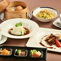 【新界（ｼﾝｶｲ）コース】名物！具沢山薬膳炊込みスープに北京ダックの定番コース。