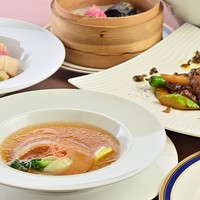 【広東（ｶﾝﾄﾝ）コース】気仙沼産フカヒレの姿煮込みに自慢の海老ワンタン麺などの贅沢コース