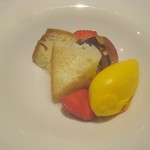 ル・ヴァンキャトル - 日本酒のサヴァラン　これもずっと食べたかった品をリクエスト。意外なスタイルで出て来た。