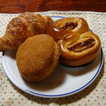 マロンド - ピロシキ・クロワッサン(チーズ)・コロッケパン