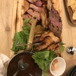 和牛炙り寿司×チーズ料理 肉バルミート吉田 栄店 - 