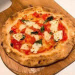 Hane-no-ne Pizza & Bar - ナポリピッツアの定番｢マルゲリータEX｣シンプルなだけにモッチリした生地の美味しさがお楽しみ頂けます。