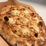 Hane-no-ne Pizza & Bar - 当店で人気№1のピッツア｢明太ポテト｣オリジナル明太ソースに甘めのポテサラとトロっとチーズが絶妙!!お子様にも絶大な人気です