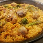 スペイン料理 アリオリ - レギュラーメニュー鶏肉とウサギ肉のパエリア