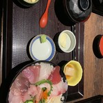 Uokama - 小鉢2品にお味噌汁付き