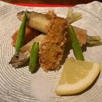 賛否両論 - 稚鮎のフライと姫竹のおかき揚げ
