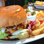 Trattoria LOGIC - ランチで食べたハンバーガーのプレート。
