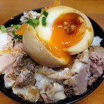 らーめん夢中・味玉ちゃーしゅーごはん