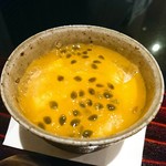 日本料理 晴山 - マスカルポーネのプリン　マンゴとパッションフルーツ