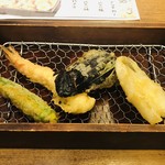 天ぷら酒場 NAKASHO - 本日のおまかせ盛り6種の内4種。ここまでは良かったんだけど。