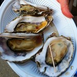 蒲田鮮魚店 - 焼きカキ1個200円