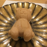 割烹 一楓 - くまさんの最中 定番料理。白和えの上に牛肉。最中もパリパリ。女性だけクマさんだそうです。