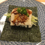 割烹 一楓 - 焼き穴子の海苔巻き 穴子がフワッと香ばしい。パリパリ海苔で巻いていただきます。