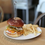 エース バーガー カフェ - ベーコンチーズバーガー+アボカド☆
