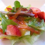 タカノフルーツパーラー - いちごのドレッシングがおいしいサラダ