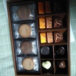 GODIVA - チョコレートとクツキーのセット
      
