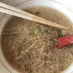 璃王 - 璃王 こってり背脂ラーメン・醤油 沈ませたレンゲ