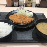 Matsunoya - 玉子丼の朝定が超魅力だったのですが、とんかつ好きだから、「得朝ロースかつ定食」にしました（２０１９．６．４）