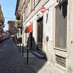 Rosa Rossa - 客の賑やかな声が外まで漏れている