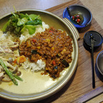 スパイスキッチン 倍音 - 合がけキーマとグリーンカリー1200円＋ライス大盛り100円