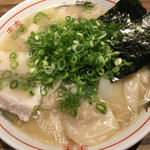 博多荘 - 博多荘ラーメン (*´ω`*) 元祖ワンタン麺+α