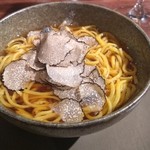 春風駘蕩 - タリオリーニインブロード、サマートリュフのトッピング