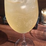 春風駘蕩 - エルダーフラワーシロップのソーダ割り