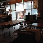 クマゴローカフェ - 店内(奥からパチリ)