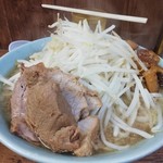 ラーメン二郎 - ブタ入り￥800　ヤサイ、アブラマシ