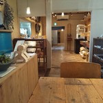 蔵庭 - 奥が隣のベーカリー