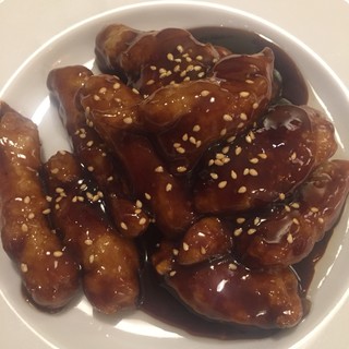 受欢迎的肉菜上海风味的黑甜肉。黑醋的味道非常好！